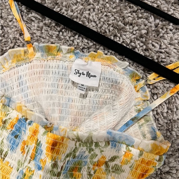 Style to moon gorgeous dress! - Picture 3 of 3